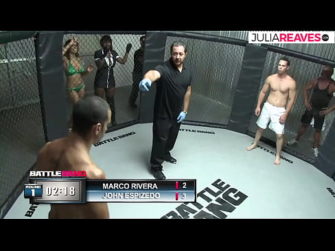 ❤️ Ultimate Fighter akimtosa msichana nambari baada ya pigano ulingoni ☑