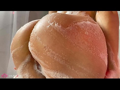 ❤️ Brunette Anapiga Pussy kwa Pussy kwa Vibrator hadi Orgasm kali katika Shower ☑